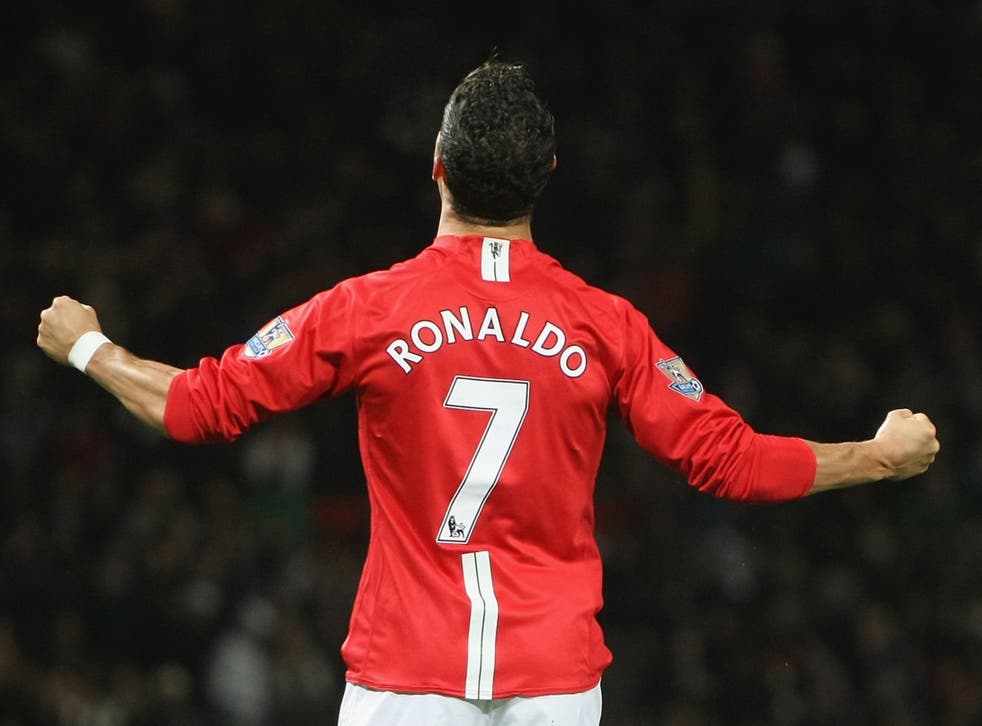 Penjualan Jersey Ronaldo di MU Lewati Rival Abadinya di PSG