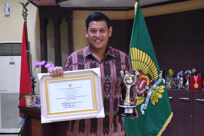 Wali Kota Kediri Terima Penghargaan Anugerah Parahita Ekapraya Kategori Madya