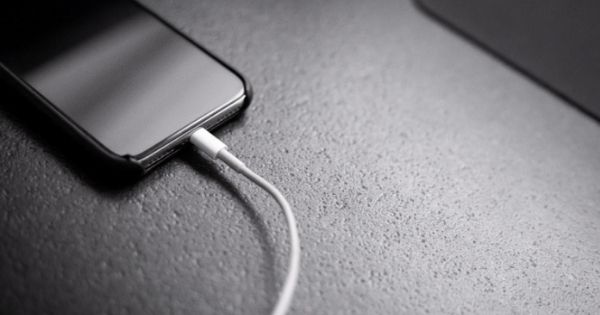 Tips Atasi iPhone yang Tak Bisa Di-charge