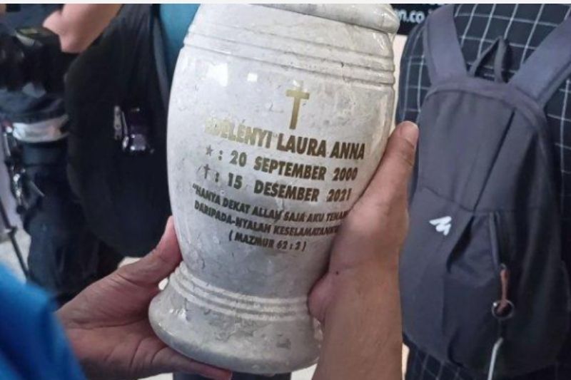 Alasan Mengapa Abu dari Jenazah Laura Anna Tak Langsung Dilarung