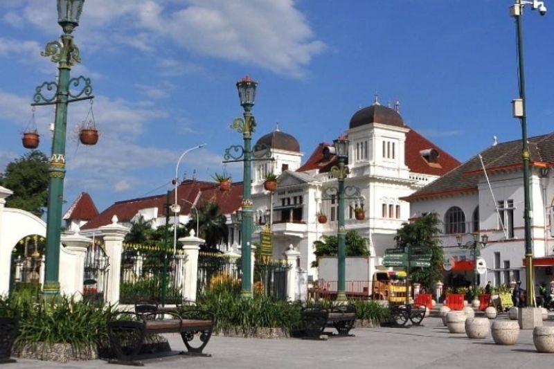 Jalan Malioboro: Sumbu Budaya Jawa Penghubung Panggung Krapyak, Tugu Pal Putih, dan Keraton