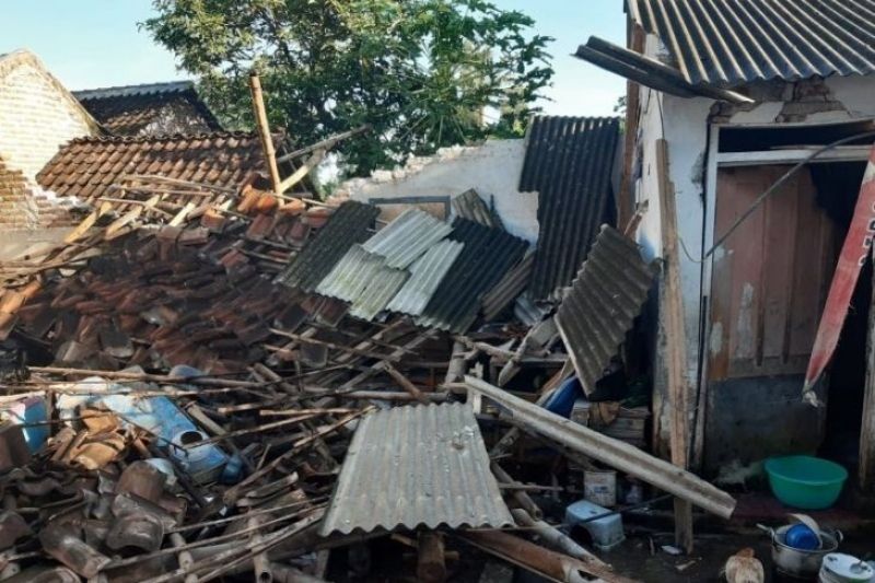 Sejumlah Bangunan Rusak Akibat Gempa Jember, Waspadai Gempa Susulan