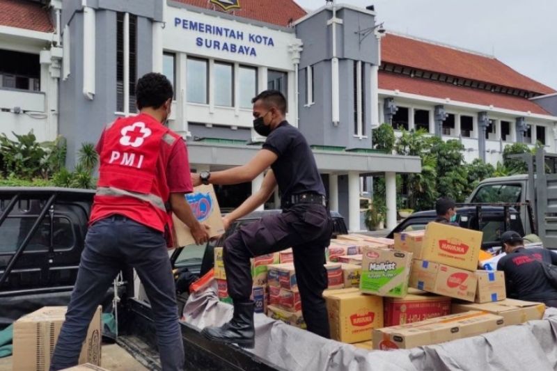 Wali Kota Surabaya Kirim Alat Berat dan Logistik