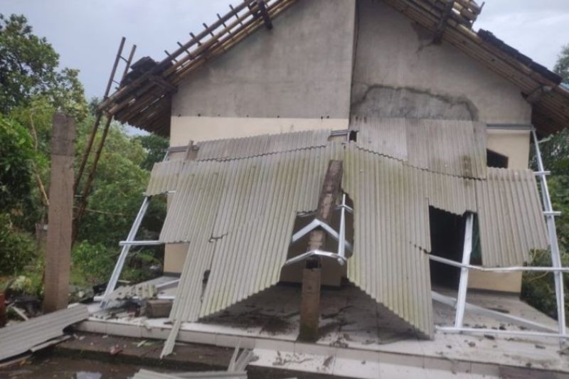 Angin Kencang Terjang Jember,Puluhan Rumah di 2 Kecamatan Rusak