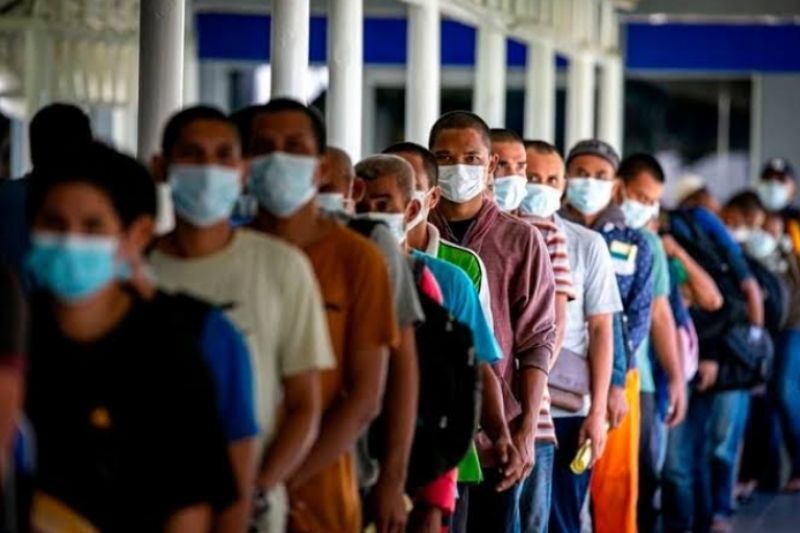 Dua Pekerja Migran Positif COVID-19, Saat Turun di Bandara Juanda