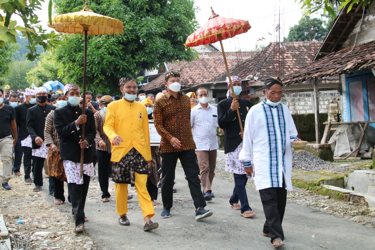 Hadiri Mendak Sanggring, Yuhronur Dorong Desa Tlemang Jadi Desa Wisata