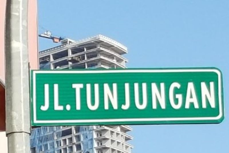 Jalan Tunjungan, Meski Indah Tapi Macet Tetap Jadi Masalah