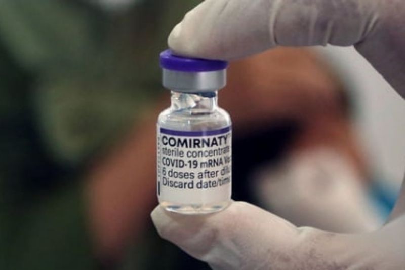 Pemprov Jatim Serahkan 106 ribu Vaksin Booster ke Pemkot Surabaya