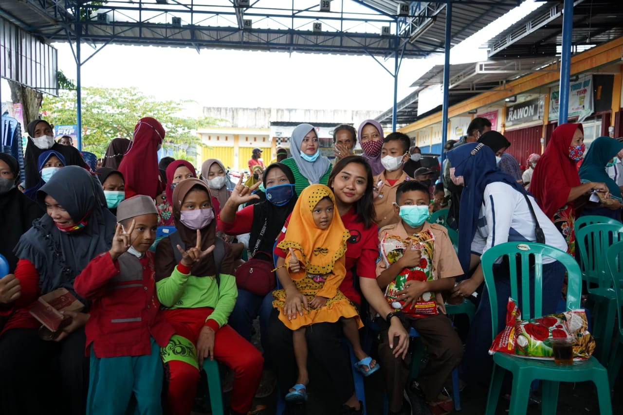 Fujika Santuni Anak Yatim dan Normalisasi Sungai Dusun Sawo Babat