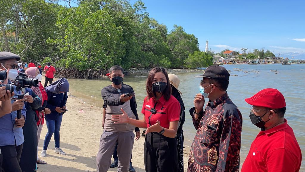 Kunjungi Pantai Putri Klayar, Fujika Jelaskan Potensi dan Lakukan Penghijauan