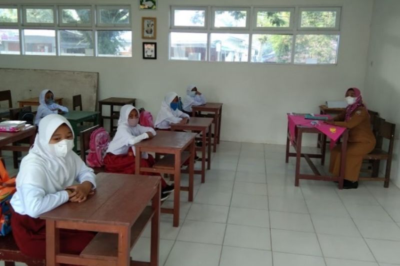 Pembelajaran Jarak Jauh Sulitkan Siswa MBR di Surabaya