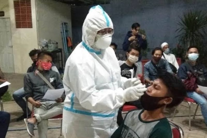 Selama Januari, Ratusan Pelanggar Prokes di Surabaya di-Swab Test