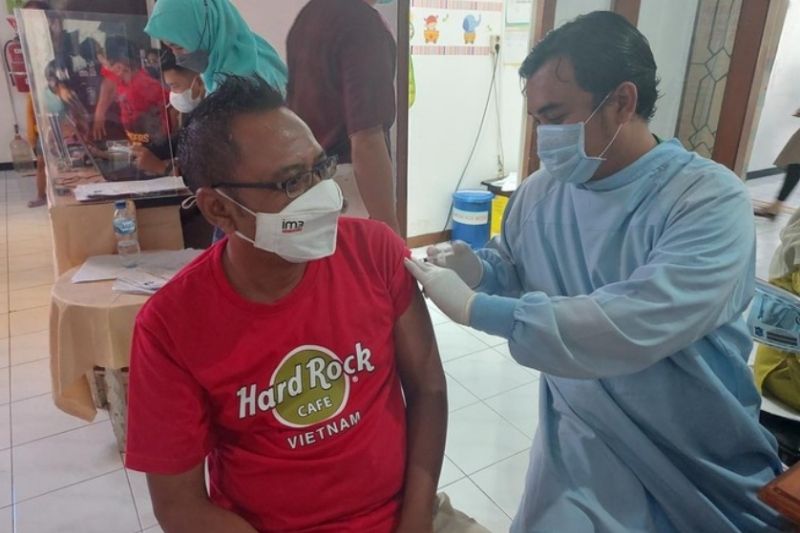 Vaksin Booster Masyarakat Umum di Surabaya Capai 66 persen