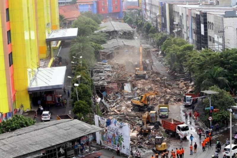 Akhirnya, TPS Pasar Turi Jalan Dupak Raya Selesai Dibongkar