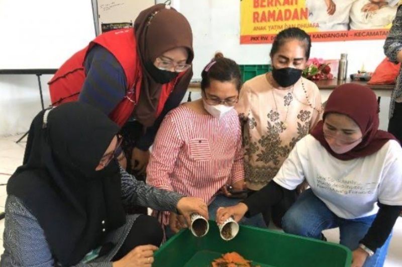 Eco Enzyme Akan Diterapkan dalam Pengolahan Sampah di Surabaya