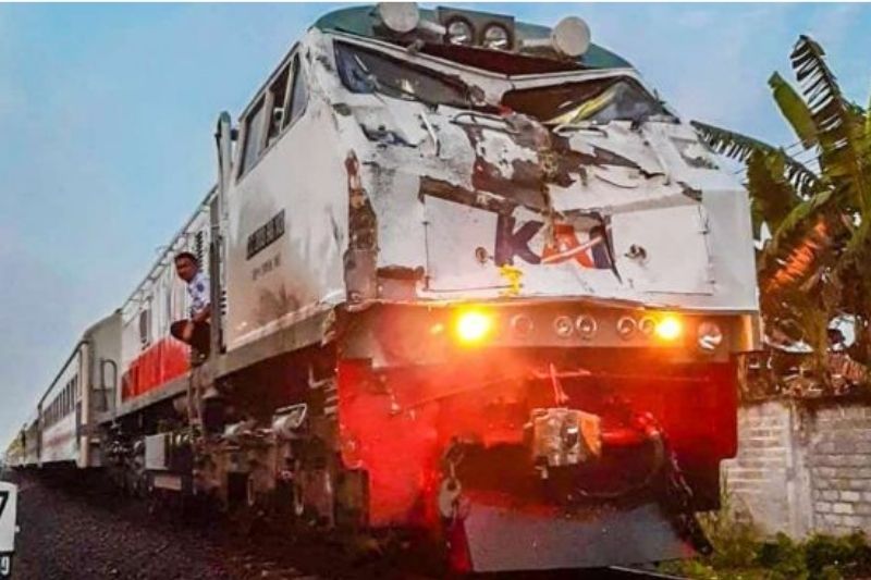 Kecelakaan Kereta Dhoho Vs Bus di Perlintasan Sebidang, Siapa yang Harus Bertanggung Jawab?
