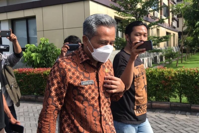 Mantan Sekda Sidoarjo Ahmad Zaini dan Kepala BPPD Ari Suryono Diperiksa KPK