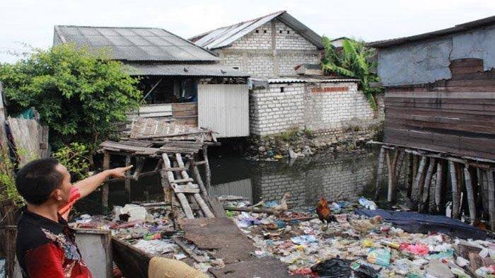 Miris, Sungai Kalianak Dipenuhi Tumpukan Sampah Plastik dan Popok Bayi