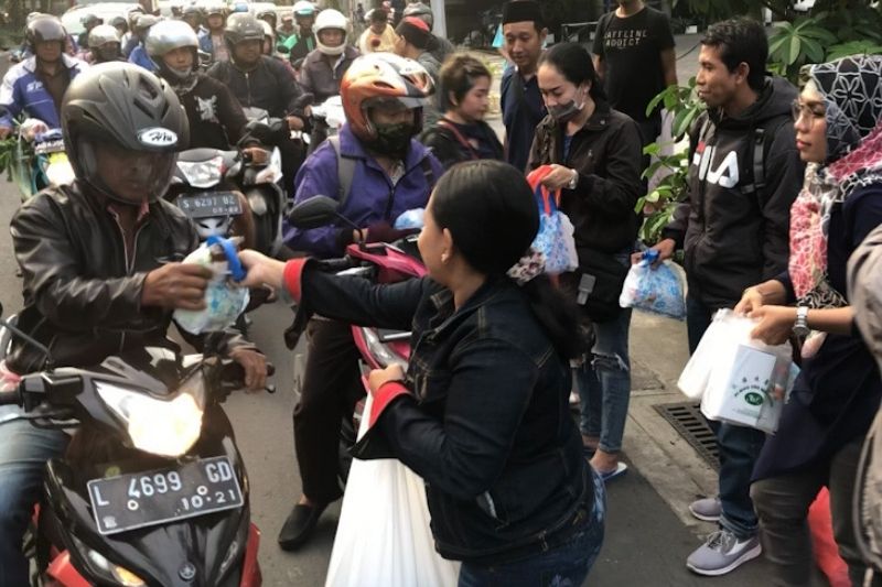 Pemkot Surabaya Larang Bagi-bagi Takjil dan Sahur On The Road