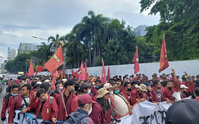 Ribuan Massa IMM Dicegat Polisi, Aksi Digelar di Kawasan Patung Kuda