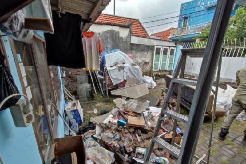 Rumah Warga di Margorejo Ambruk Diterpa Angin, Pemkot Siap Membantu