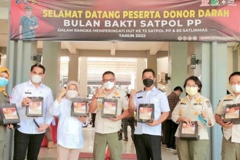 Sambut HUT, Ratusan Satpol PP di Surabaya Ikuti Donor Darah