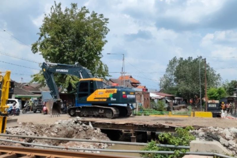 Terdampak Flyover JPL 64 Krian Sidoarjo, Warga Mulai Kosongkan dan Bongkar Bangunan