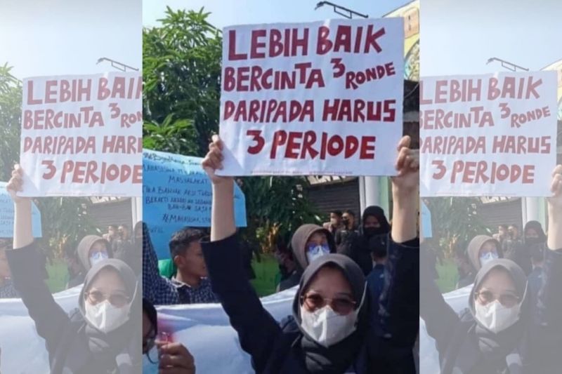 Deretan Poster Lucu yang Dibawa Massa Aksi 11 April