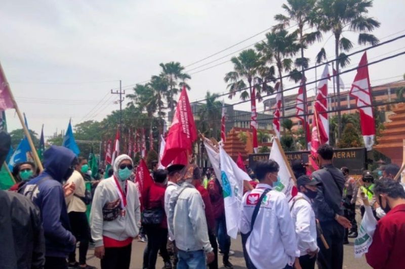 Gelombang Aksi Mahasiswa Surabaya Suarakan 5 Tuntutan