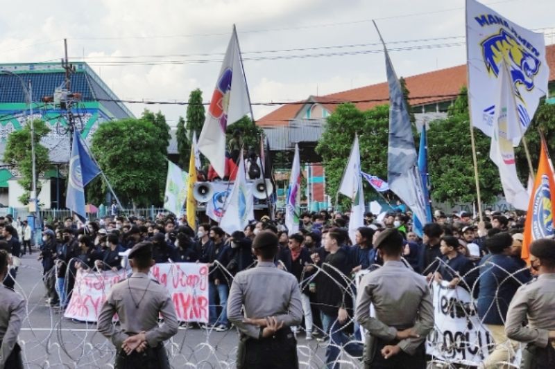 Giliran HMI Surabaya Demo DPRD Jatim, Tuntut Tindak Tegas Pejabat Buat Gaduh 3 Periode