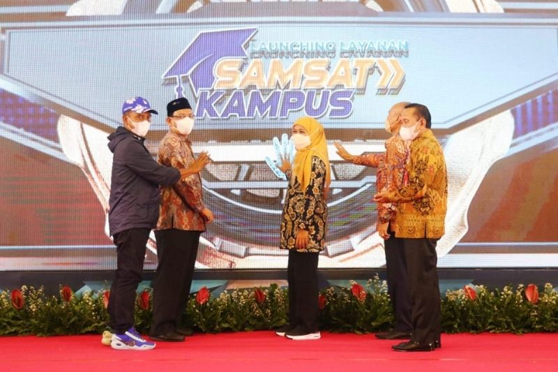 Launching Samsat Kampus di Unair, Khofifah: Pelayanan Cepat, Mudah dan Dekat