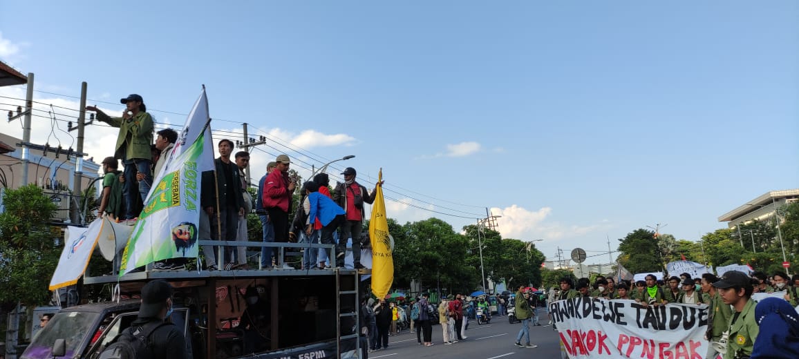 Memanas! Ketua DPRD Jatim Akhirnya Temui Aliansi BEM Surabaya