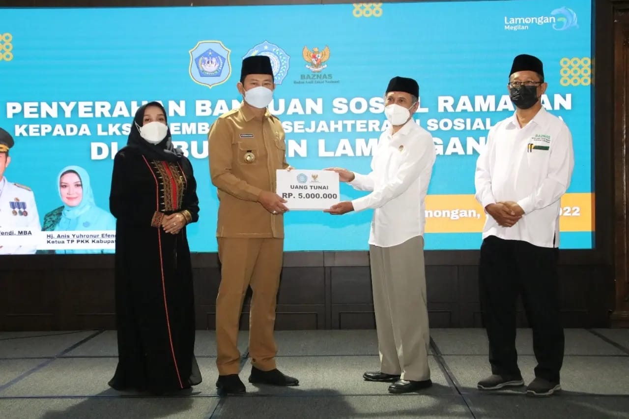 Pemkab Lamongan Serahkan Puluhan Paket Bantuan Sosial Ramadhan Untuk LKSA