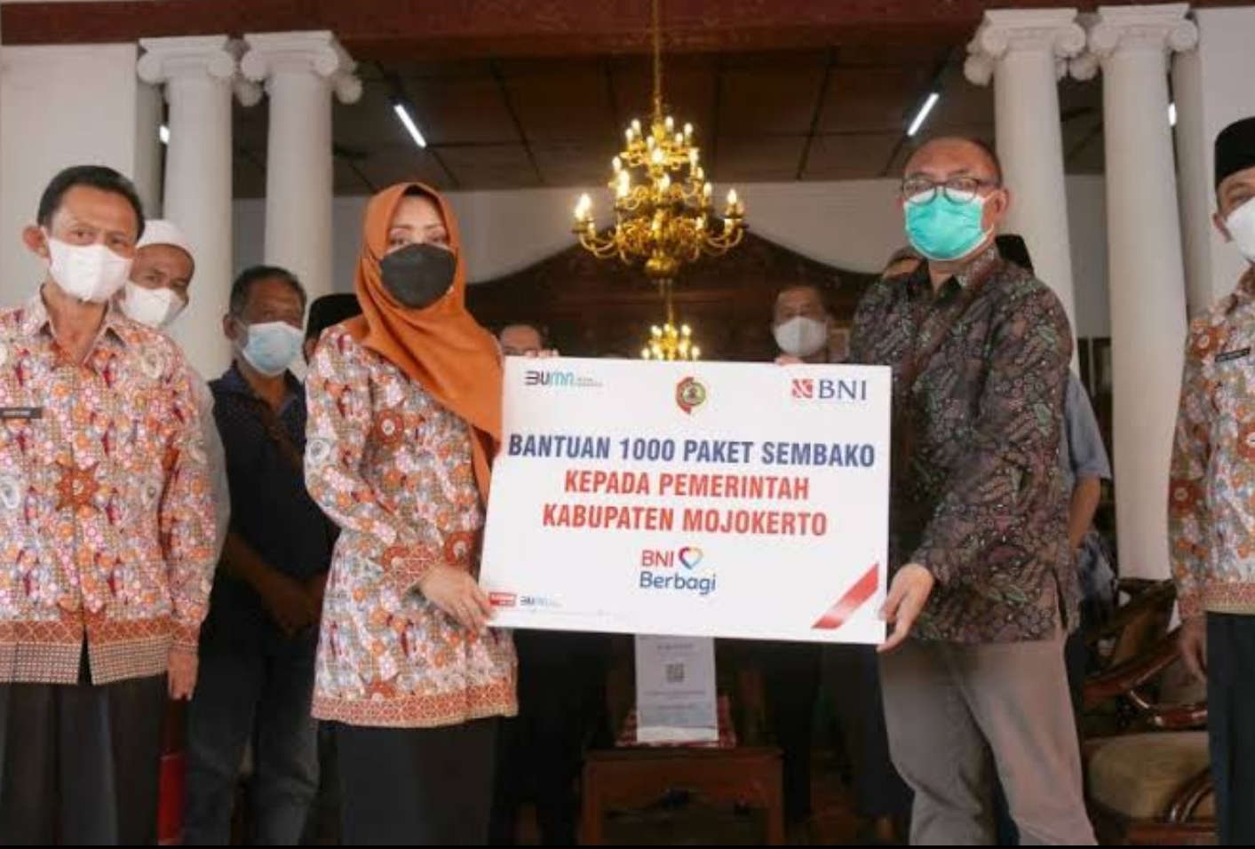 Pemkab Mojokerto Salurkan CSR BNI Berupa Bantuan 1000 Paket Sembako