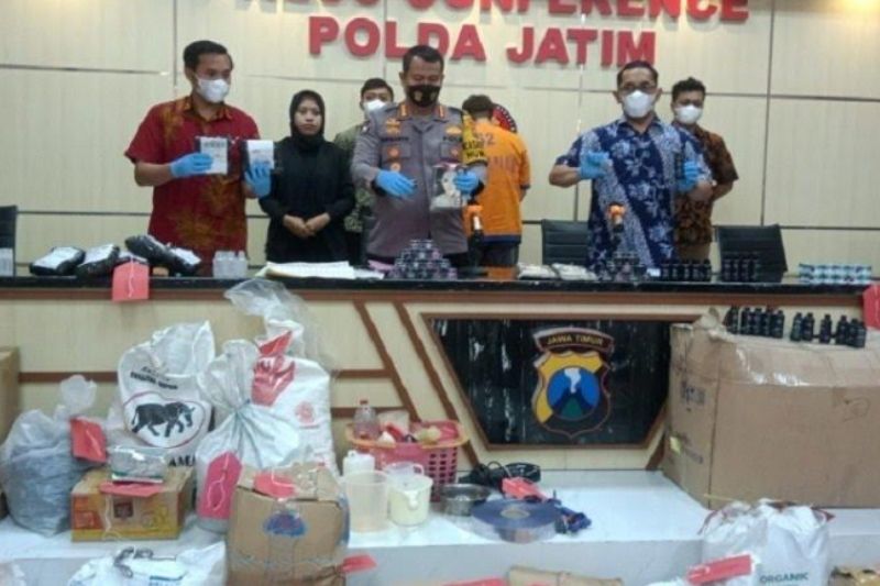 Polda Jatim Ungkap Bisnis Kosmetik Palsu Beromzet Rp 500 Juta