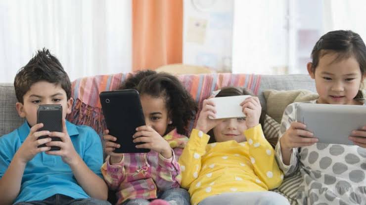 Buat Orang tua, Ini Cara Mendidik Anak di Era Digital Ala Kemendikbud