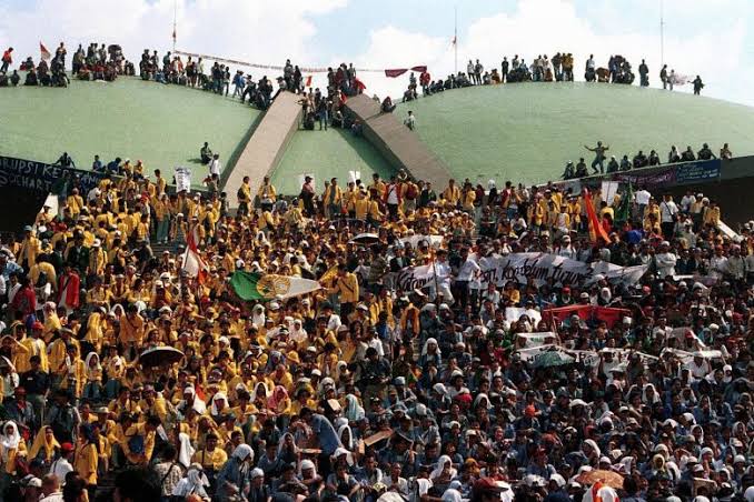 Demo Mahasiswa dan Reproklamasi Republik