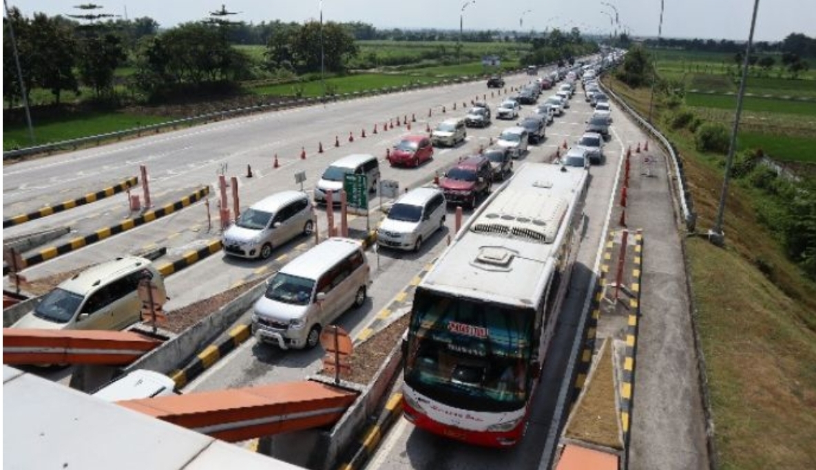 Macet Parah! Exit Bandar Jombang Hingga Mengkreng Kediri Tidak Bergerak