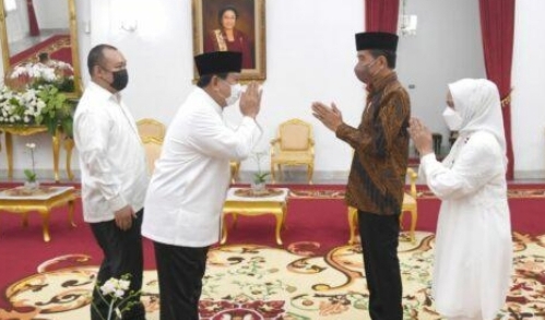 Makan Opor Bersama Prabowo, Presiden Jokowi: Yang Kita Bicarakan Ringan-Ringan Semua