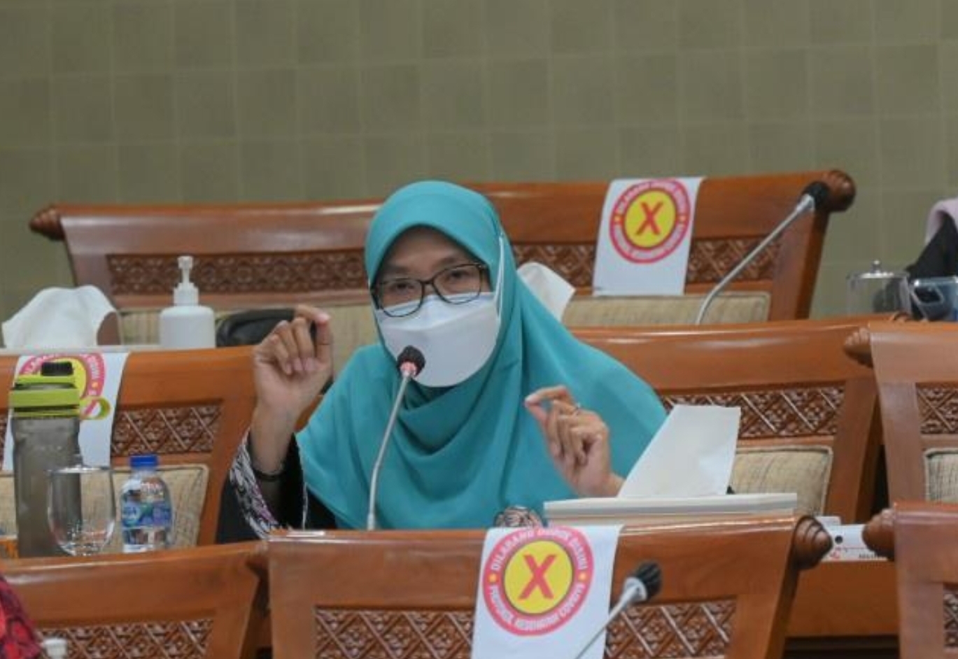 Pemerintah Perbolehkan Buka Masker di Ruangan Terbuka, DPR: Evaluasi Lagi