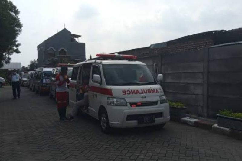 Pemkot Surabaya Kirim Ambulans Untuk Korban Kecelakaan Tol Sumo