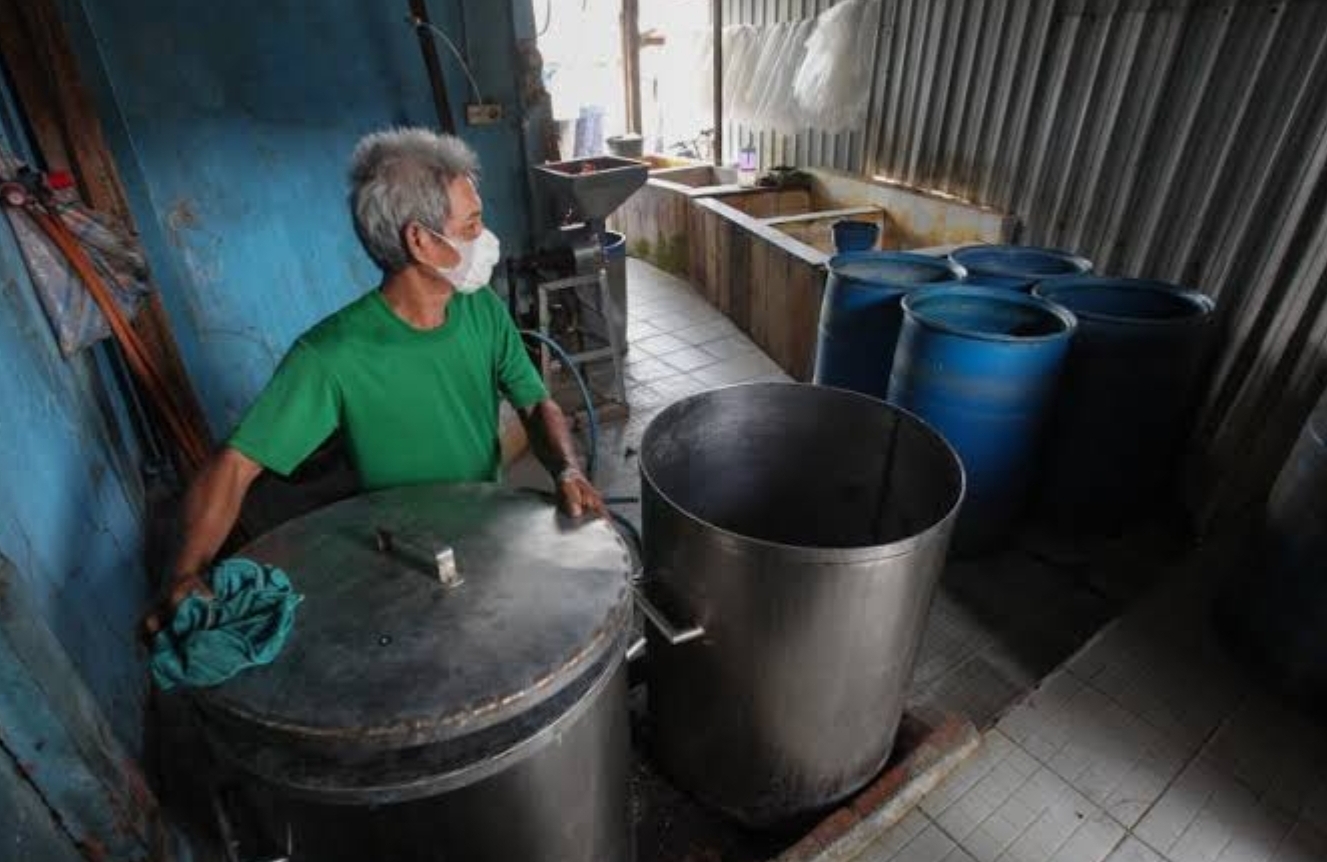 Pengrajin Tempe Dapat Bantuan Alat dari Pemkot Surabaya