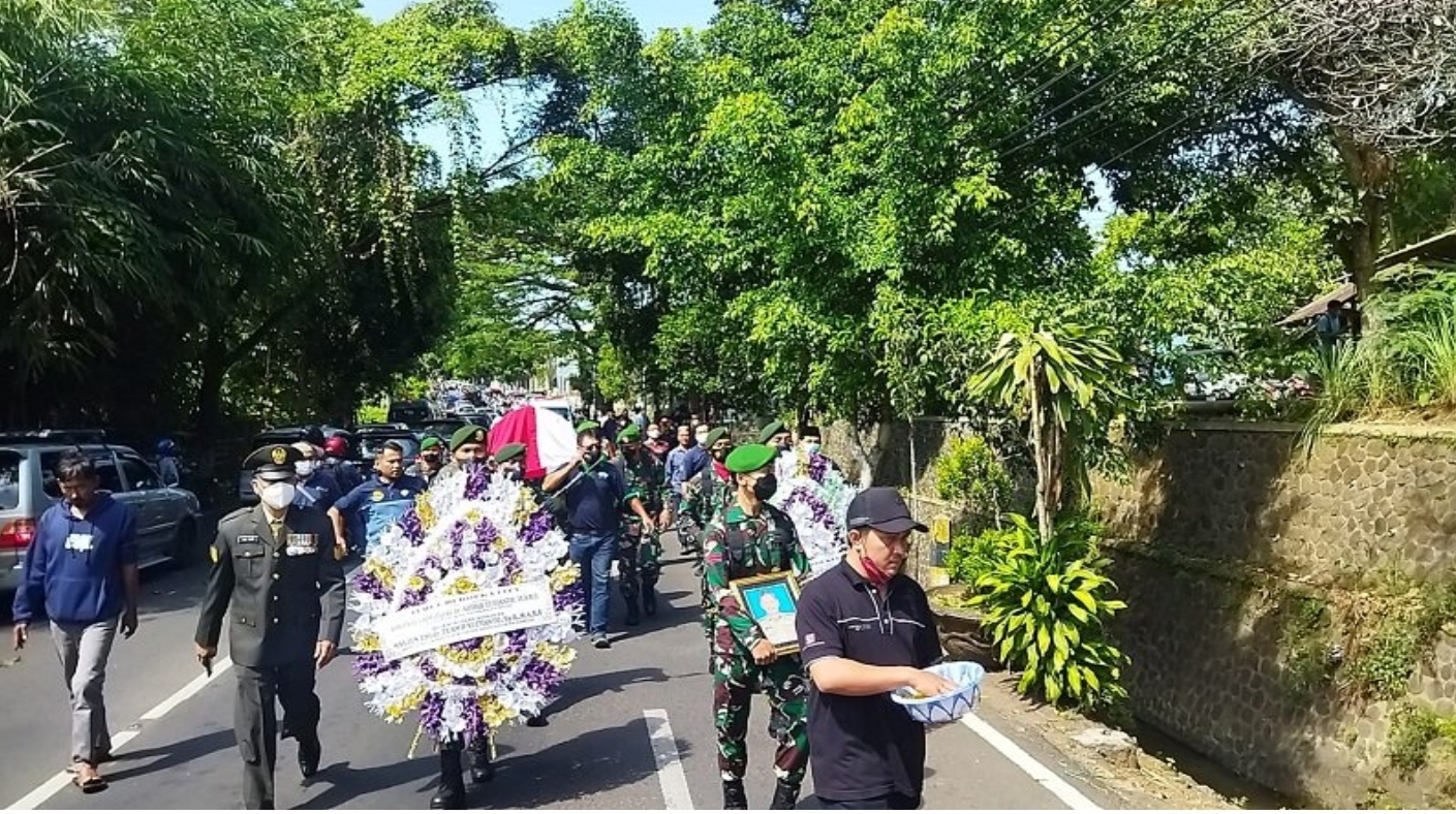 Ratusan Pelayat Iringi Prosesi Pemakaman Militer Mantan Jubir Satgas Covid-19 Achmad Yurianto