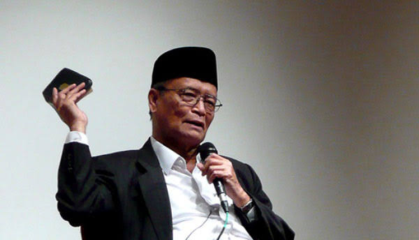 Senyum Mujahid Syafii Maarif