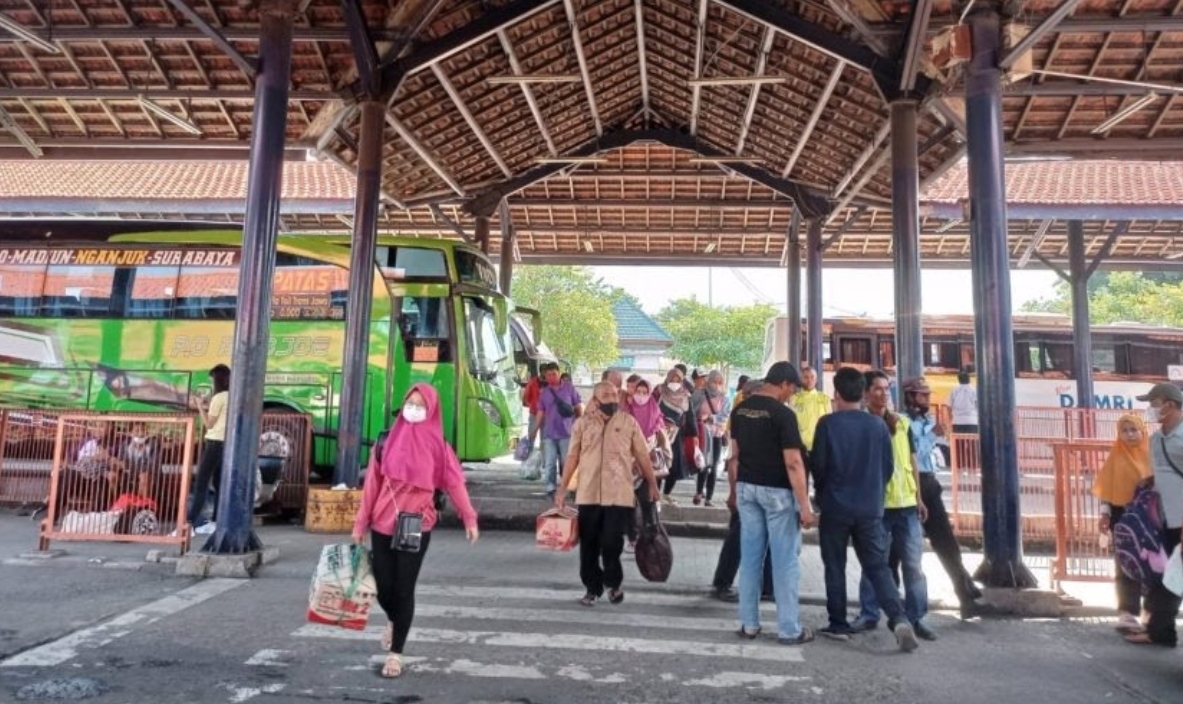 Terminal Purabaya Sidoarjo Dipadati Penumpang Arus Balik