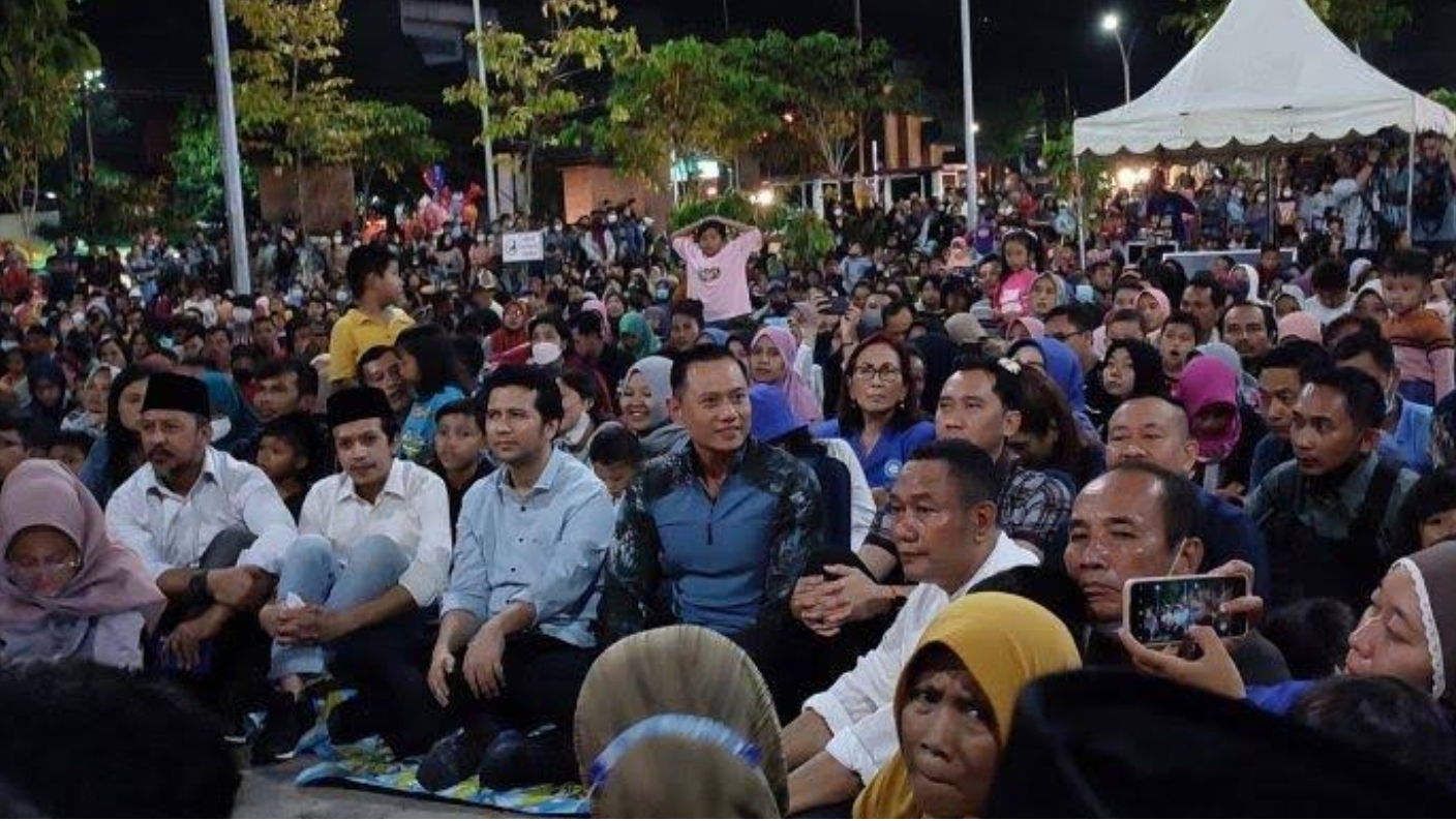 Warga Trenggalek Berbondong-Bondong Hadiri Pagelaran Seni dan Bazar yang Dihadiri AHY