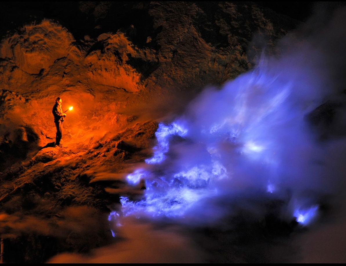 Api Obor Porprov VII Jatim Diambil Dari Blue Fire Kawah Ijen