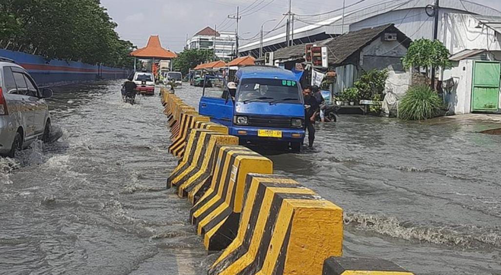 BMKG Prediksi Banjir Rob di Surabaya Akan Berlangsung Hingga 17 Juni Mendatang