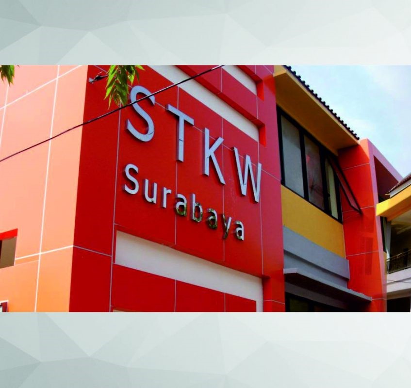 Guru dan Karyawan Ayo Kuliah di STKW Surabaya, Murah kok!