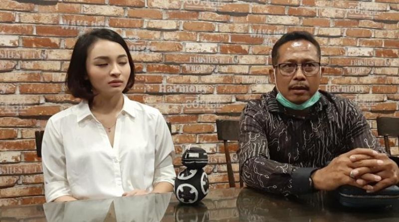 Hina Produser Lagu, Revina VT Minta Maaf dan Tak Menyesal